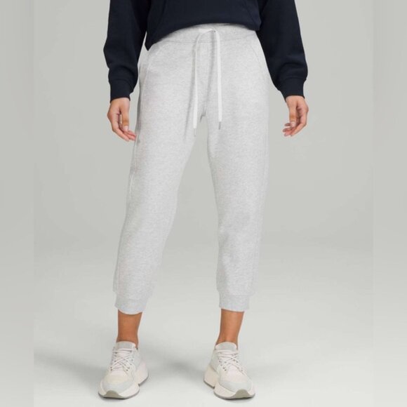 Lululemon Scuba High-Rise Cropped Jogger Light Grey size 6 - Picture 2 of 10